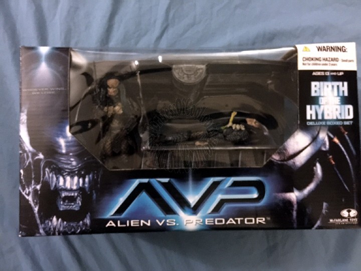 ALIEN VS PREDATOR BIRTH OF THE HYBRID ACTON FIGURE BOX SET 