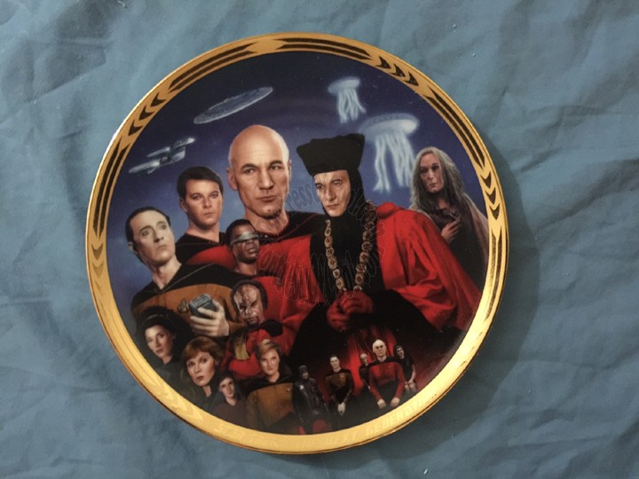 Star Trek The Next Generation - "Encounter at Farpoint" - The Episodes Plate Collection