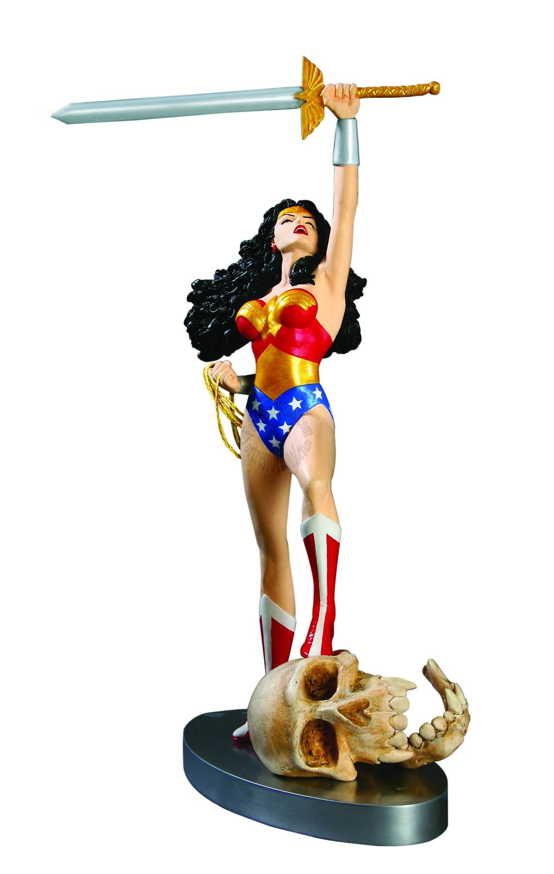 JLA COVER TO COVER STATUE WONDER WOMAN